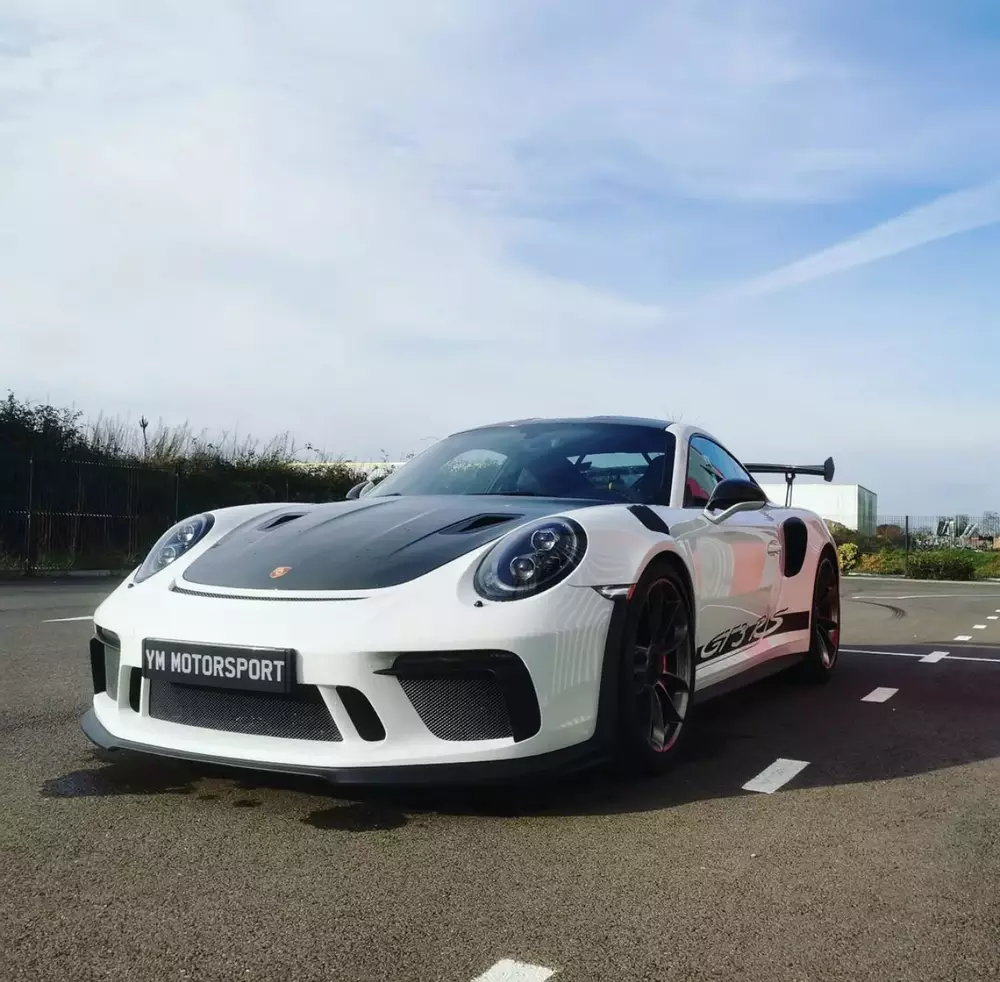 PORSCHE-GT3-RS 1